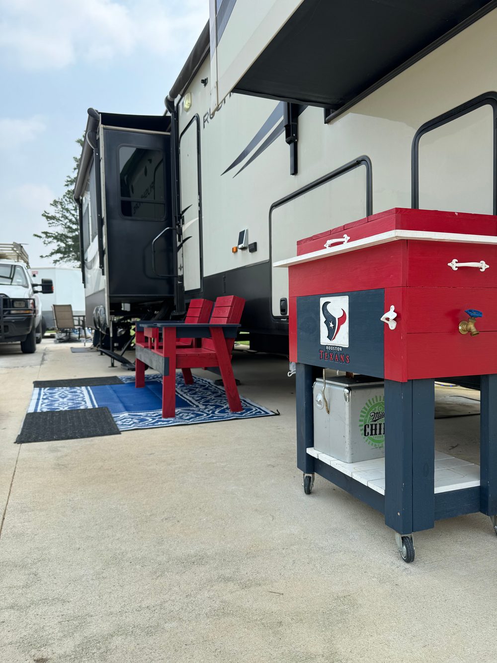 RV patio setup at Hidden Lake RV Resort
