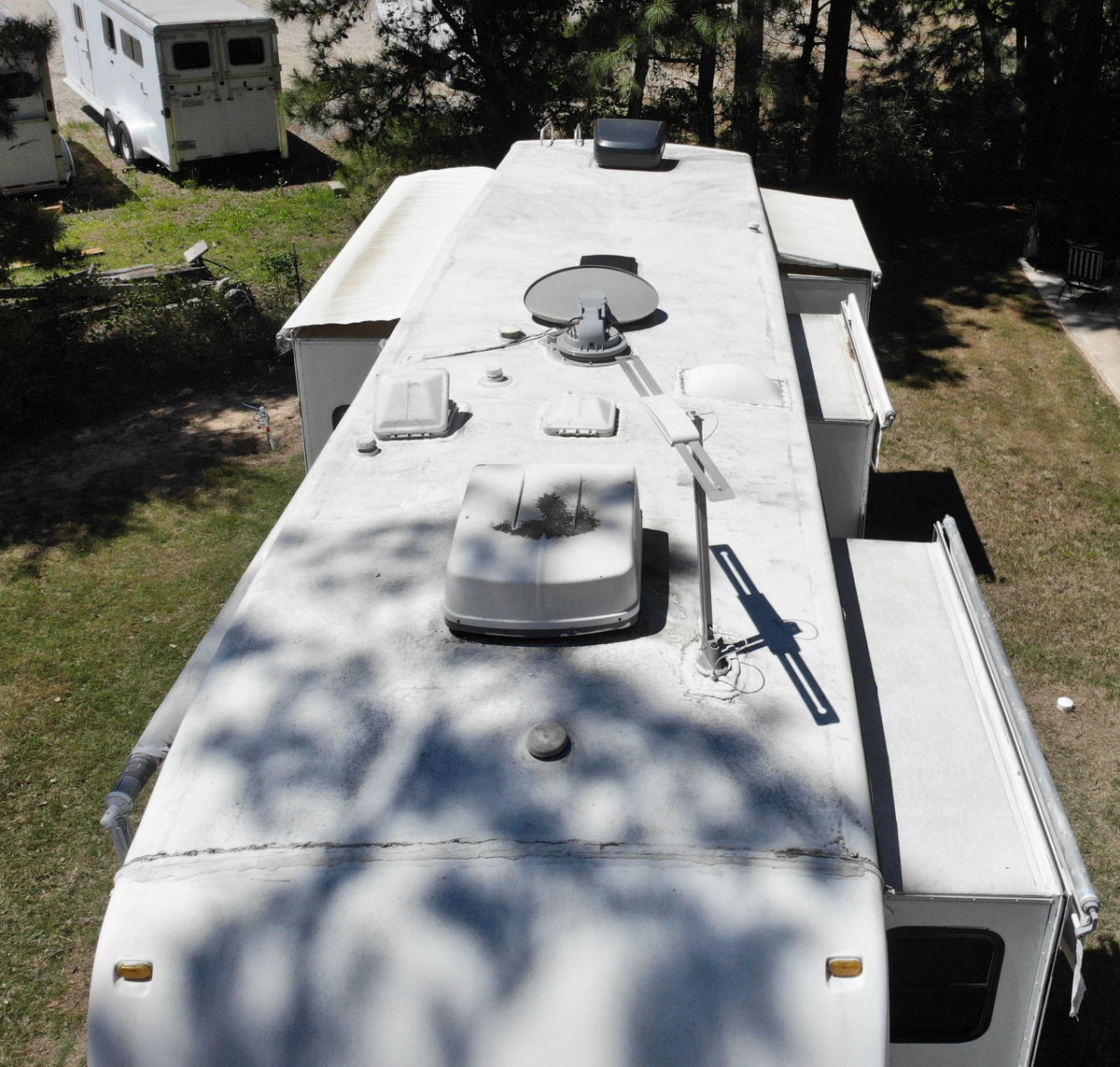 Image of an RV Roof that needs maintenace